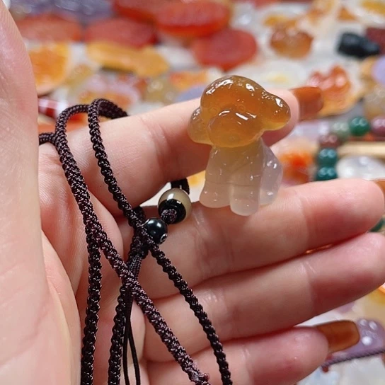 玛瑙/玉髓吊坠(赠链)未镶嵌悠**月