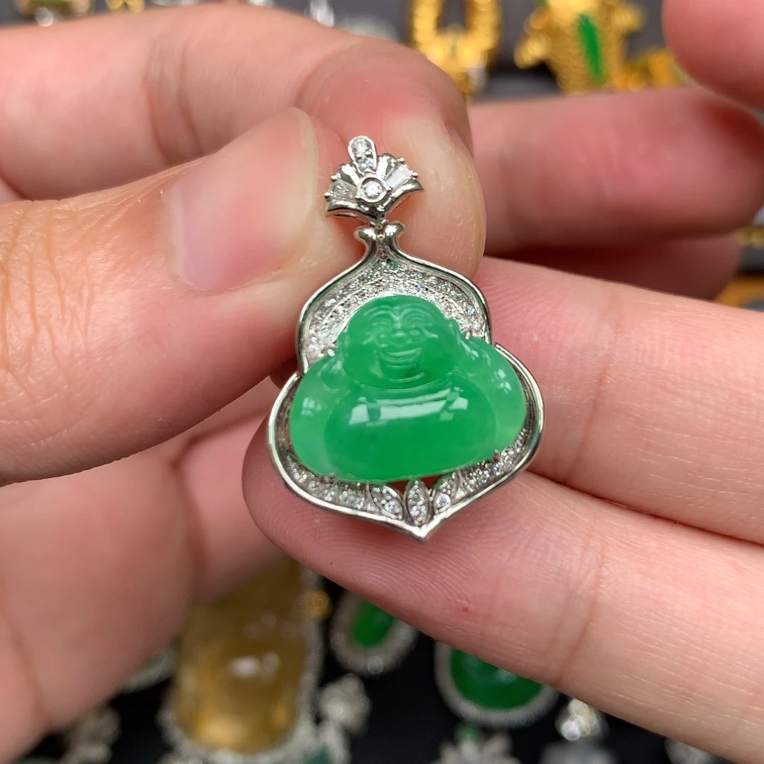 翡翠18K金镶嵌颈饰