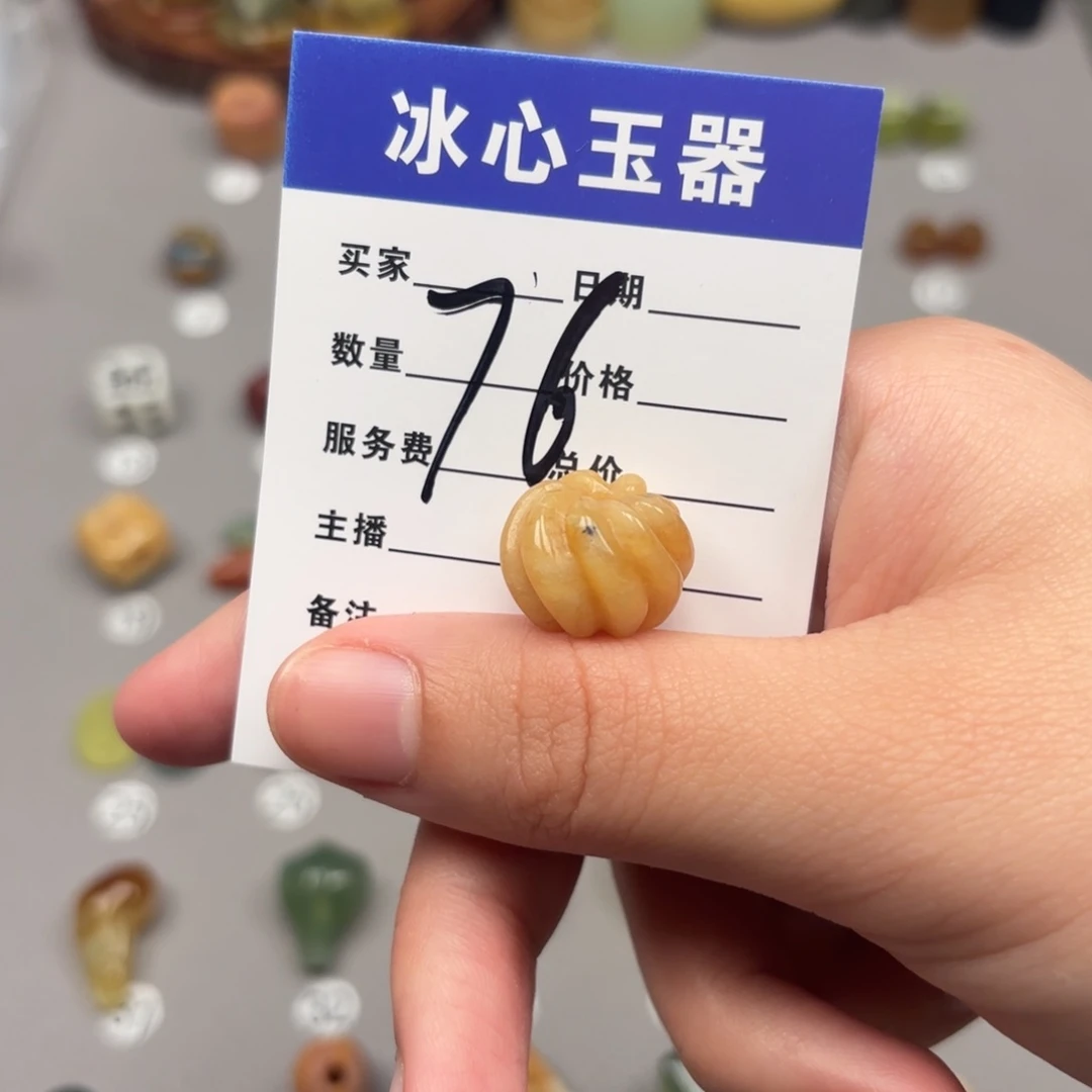 岫玉颈饰未镶嵌中****柜