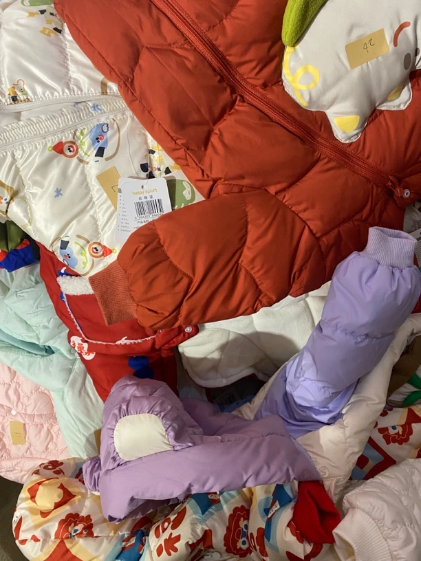 断码简陋连体衣加厚全新