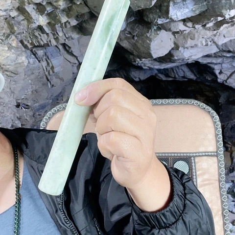 蛇纹石玉未镶嵌珠宝奇石