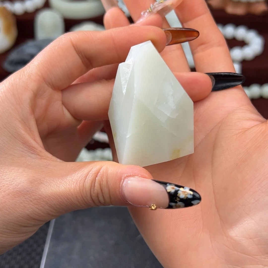 仰***辰和田玉未镶嵌珠宝半成品