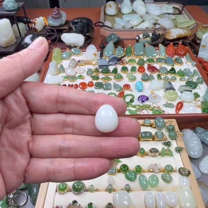 唯***术和田玉未镶嵌颈饰
