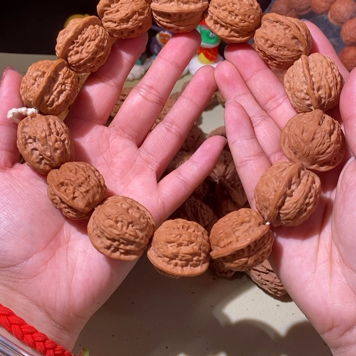 文玩核桃手串……20