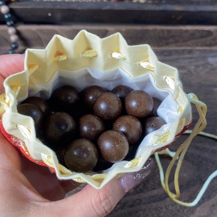 泥塑雍正旷野1.8瑕疵珠香包约50克