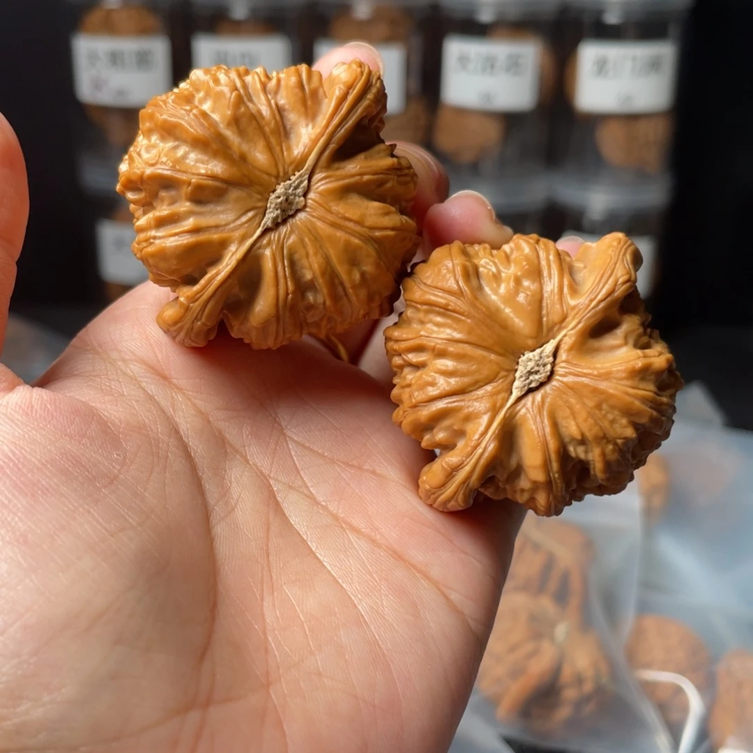 文玩核桃吊坠47闷白