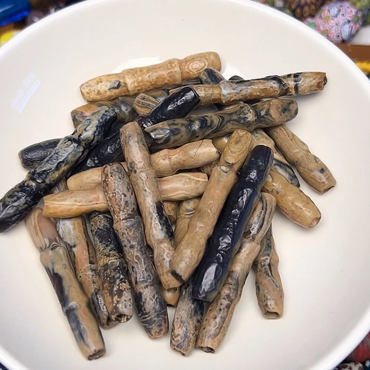 颈饰玻璃玛瑙一个