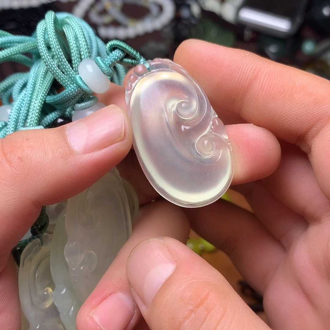 未镶嵌蛇纹石玉颈饰