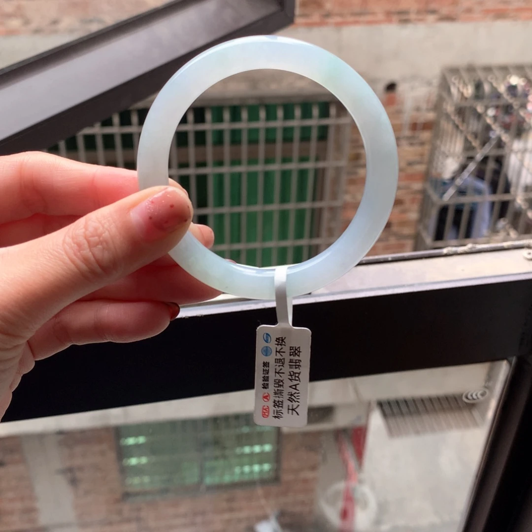 翡翠手镯未镶嵌小冰条