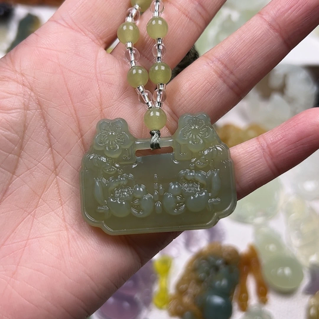 蛇纹石玉未镶嵌颈饰