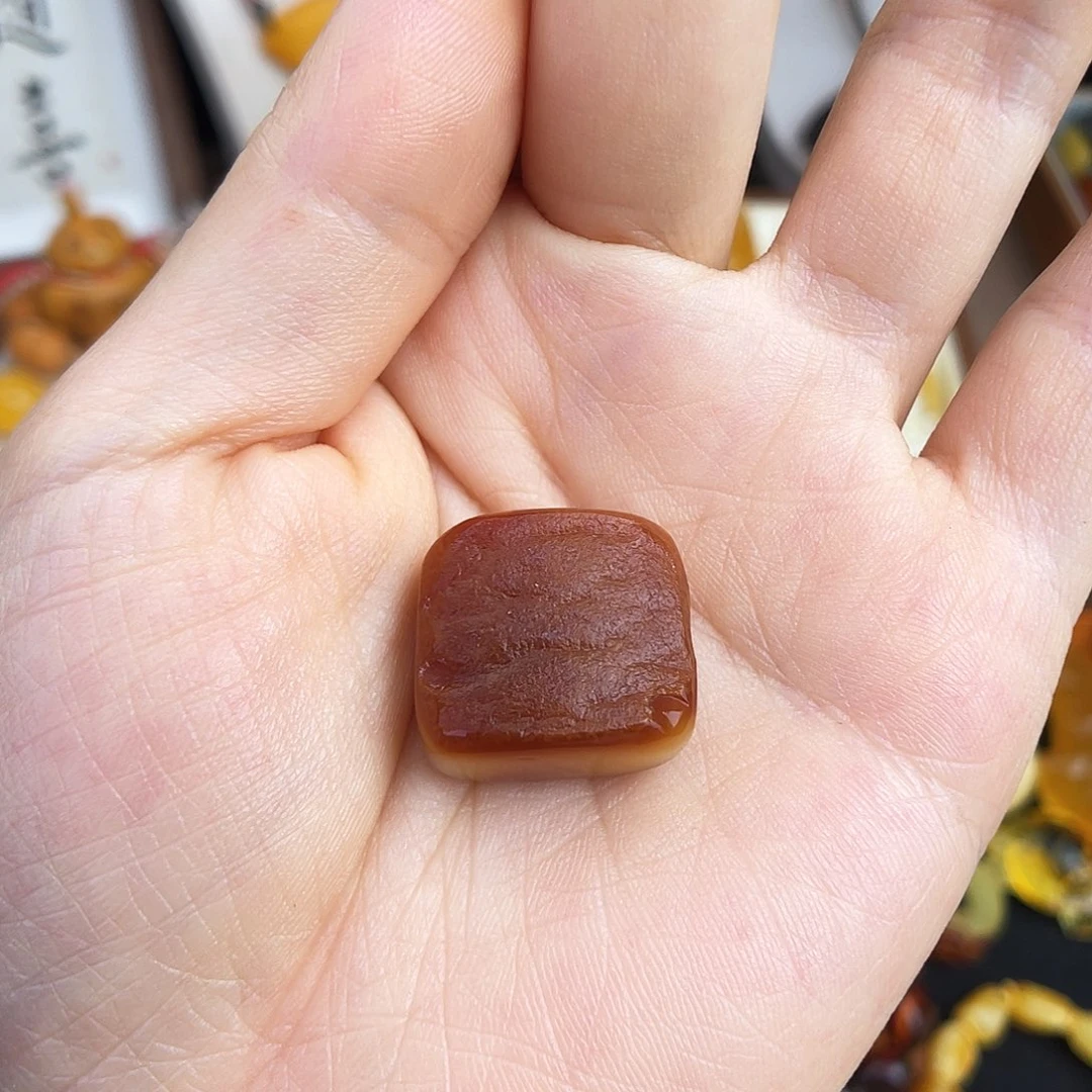 未镶嵌琥珀珠宝奇石