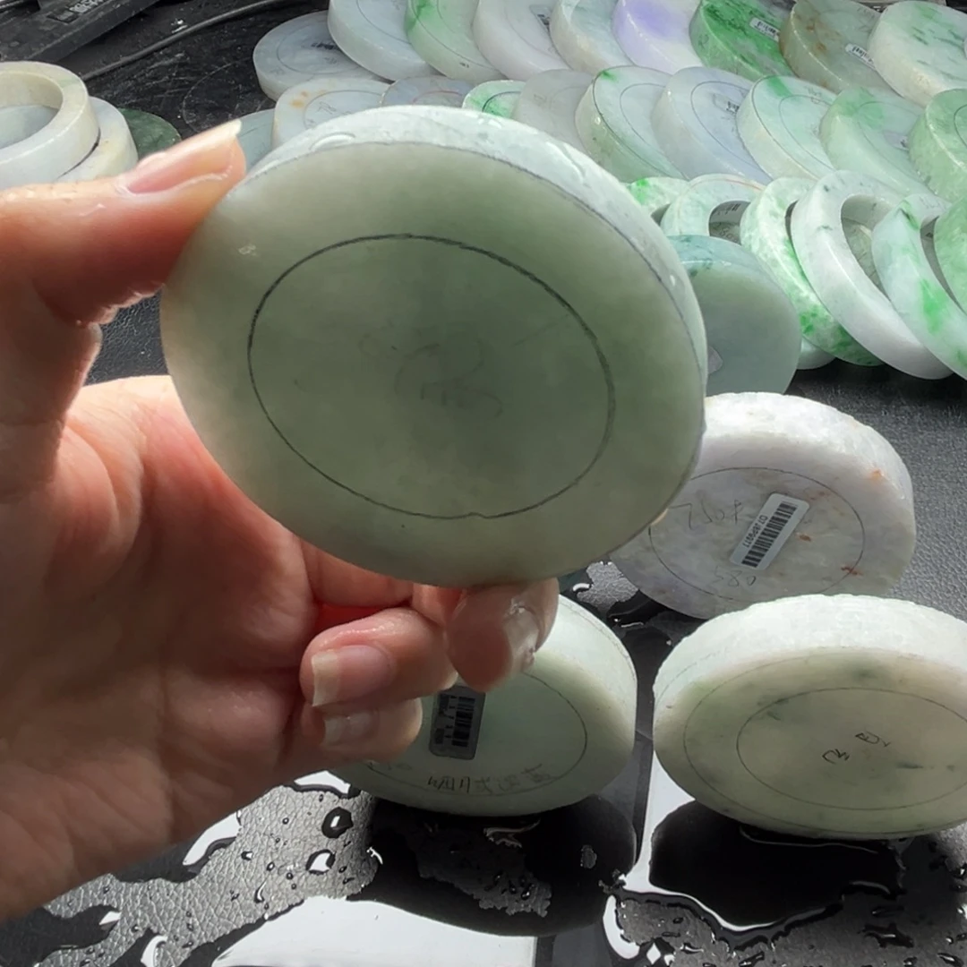 未镶嵌翡翠手镯定制翡翠