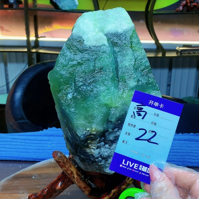 【闪购商品】蛇纹石玉未镶嵌原石三**行