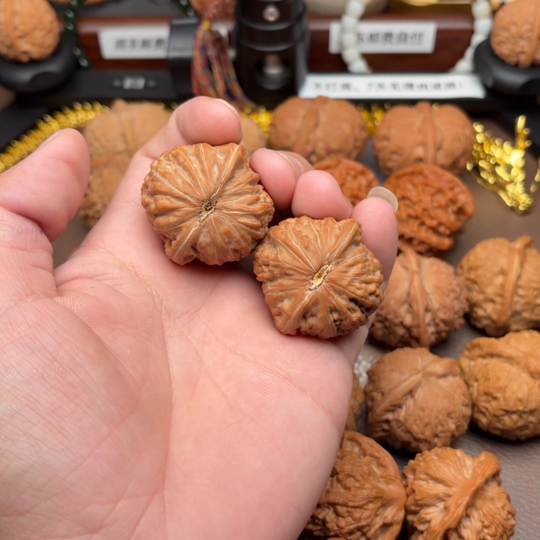 G***.文玩核桃把件铁锤妹妹