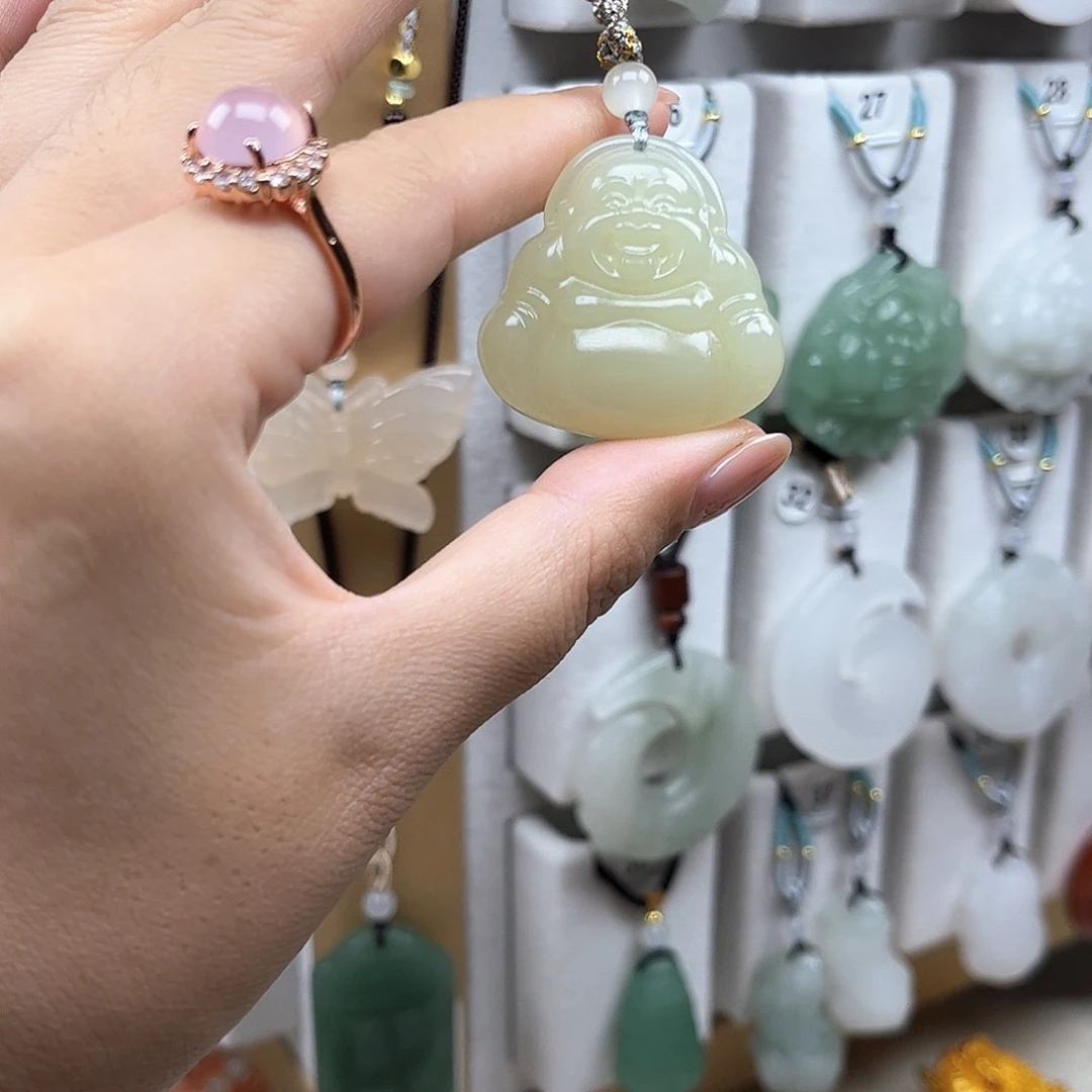 颈饰未镶嵌石英质玉