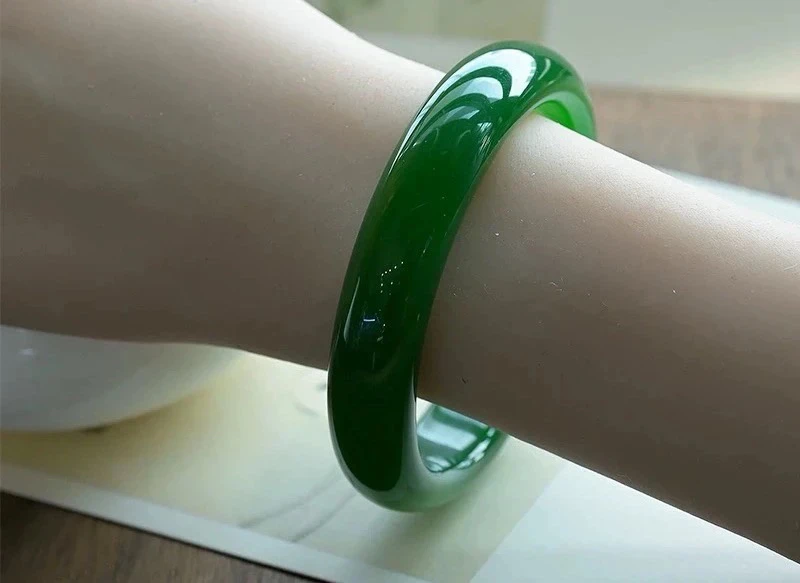 A7和田碧玉菠菜绿正圈手镯