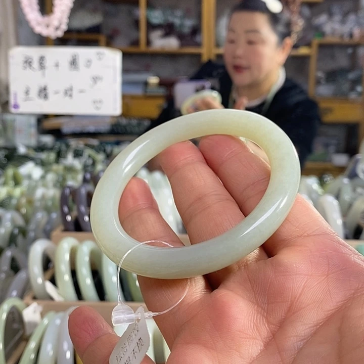 和田玉未镶嵌手镯