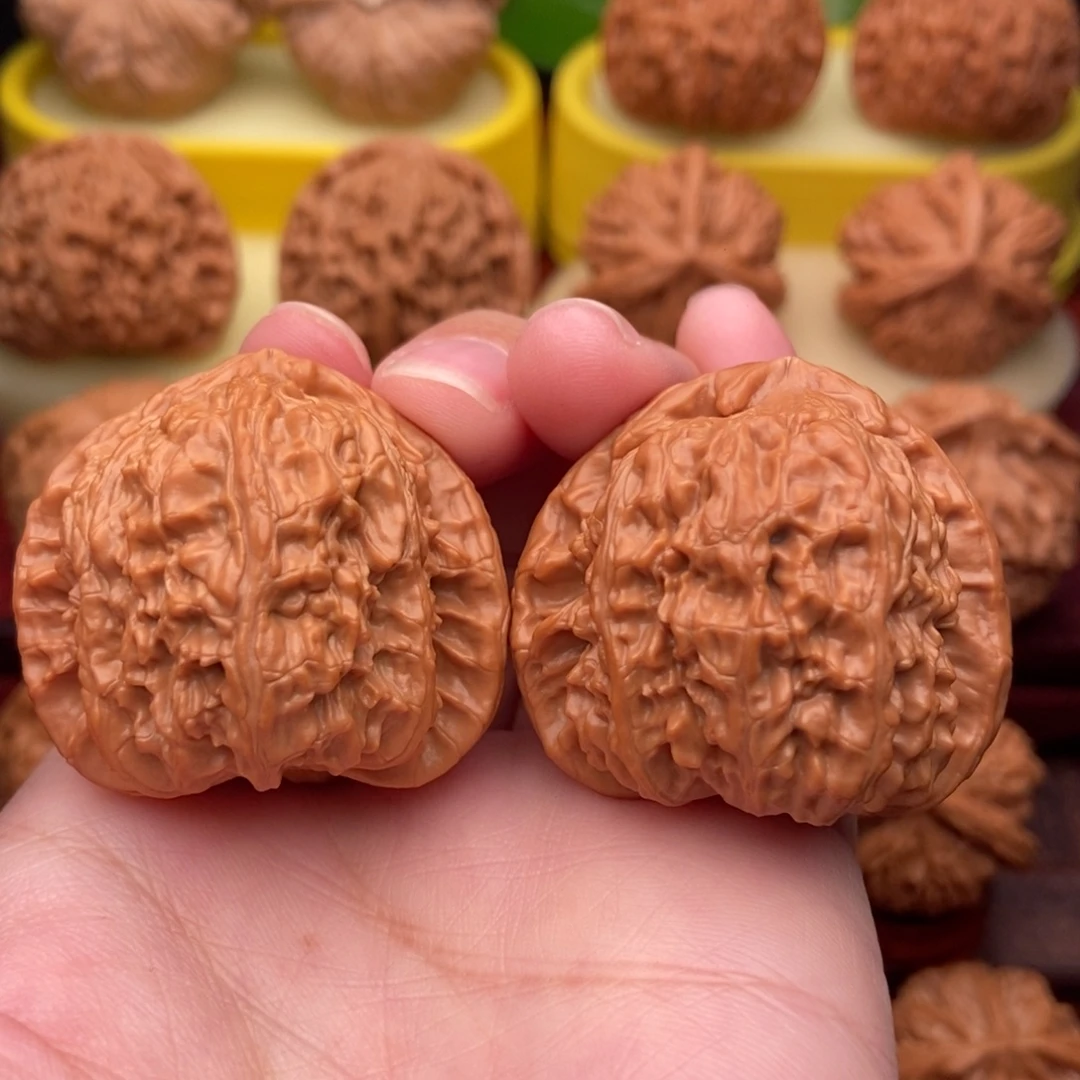 把件文玩核桃精品三角白石头40