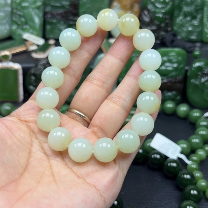 斌***哥颈饰未镶嵌和田玉