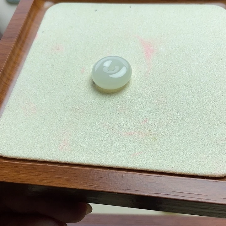 太***人和田玉未镶嵌颈饰