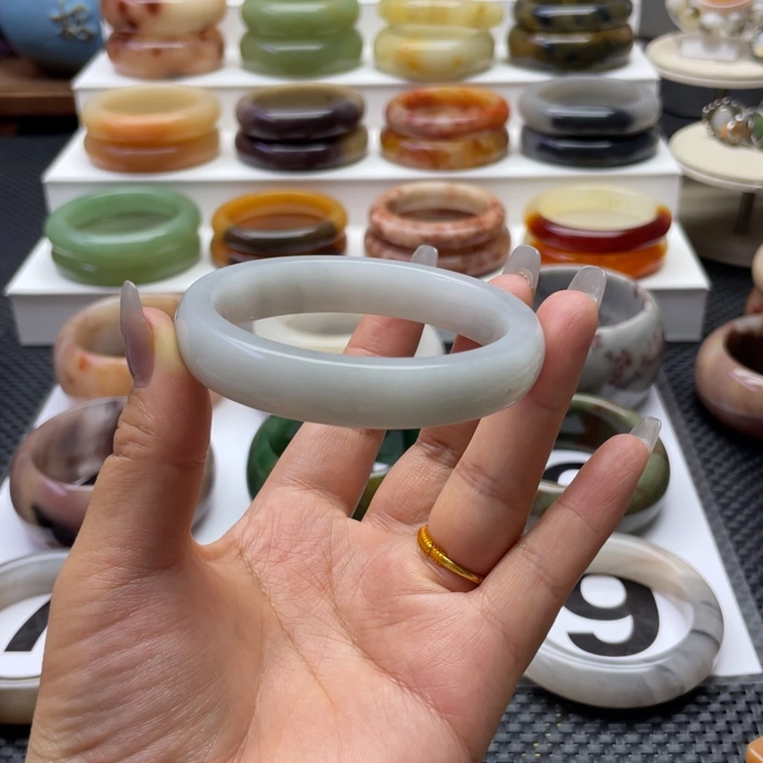 石英质玉手镯未镶嵌