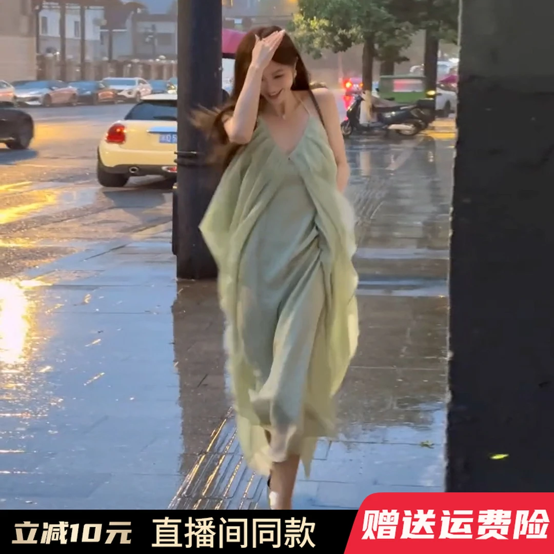 海边度假风挂脖吊带连衣裙子女夏2025新款爆款绝美巨好看仙女长裙