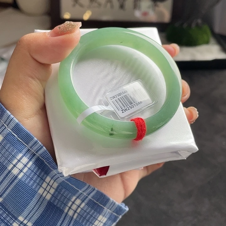 翡翠未镶嵌手镯三天鉴赏