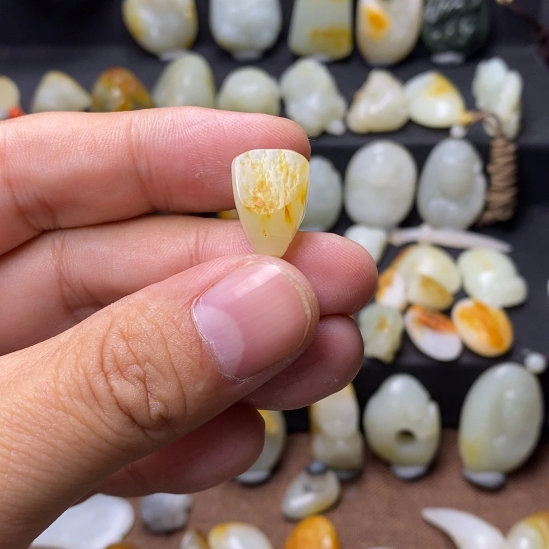 和田玉未镶嵌挂件