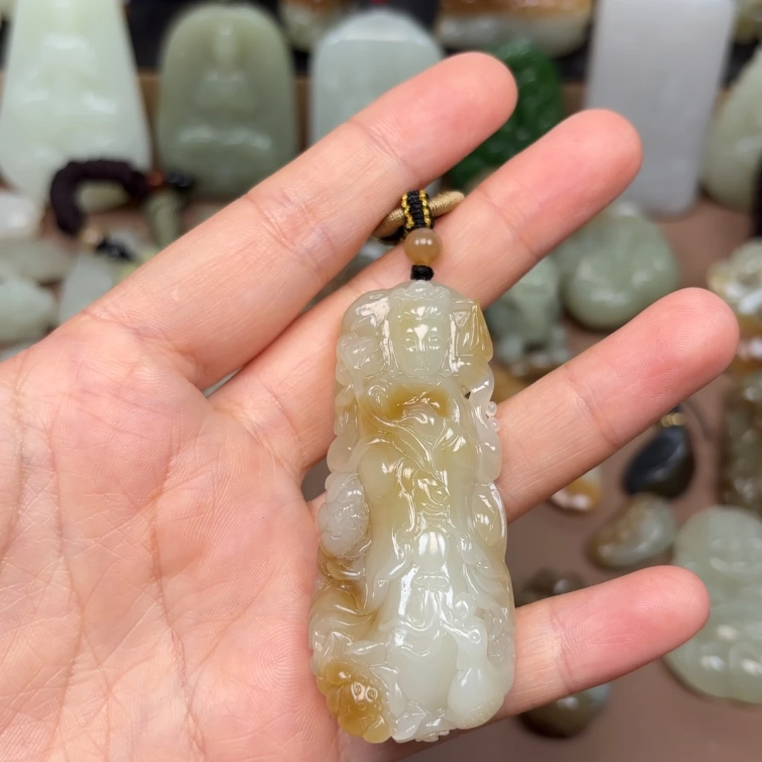 和田玉未镶嵌颈饰小**驰