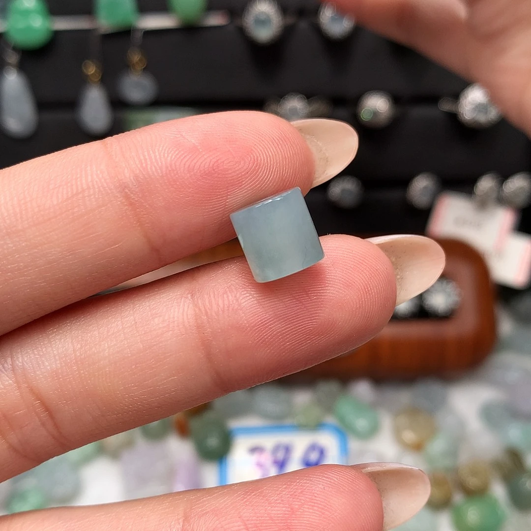 翡翠未镶嵌颈饰天空蓝圆柱