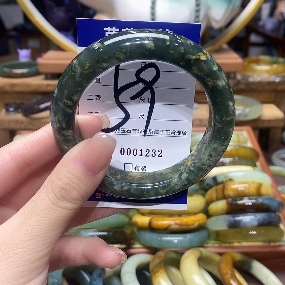 蛇纹石玉未镶嵌手镯