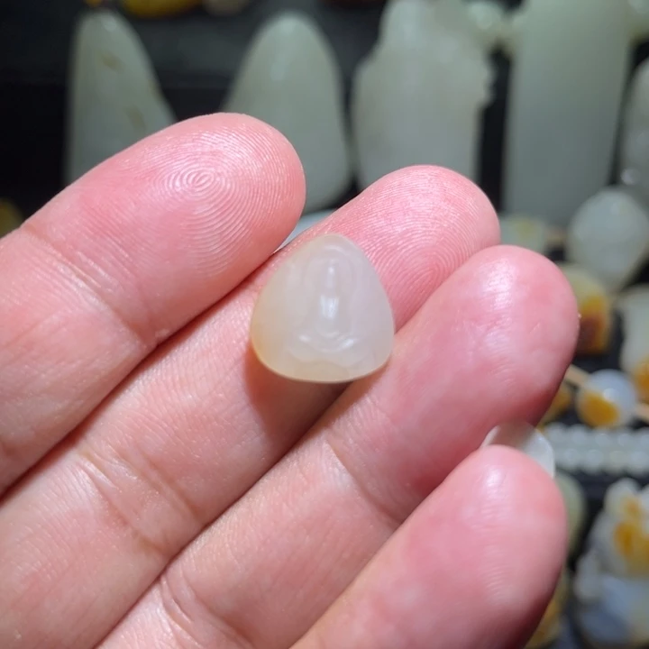 和田玉未镶嵌车挂明****?