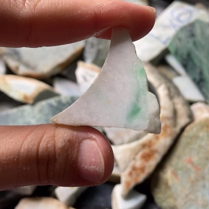 翡翠颈饰未镶嵌天然翡翠