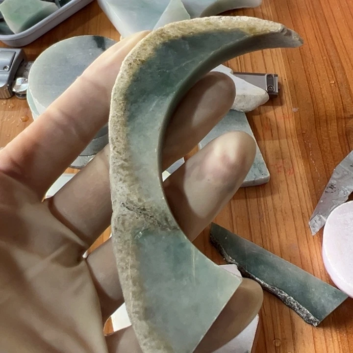 翡翠颈饰未镶嵌翡翠片料