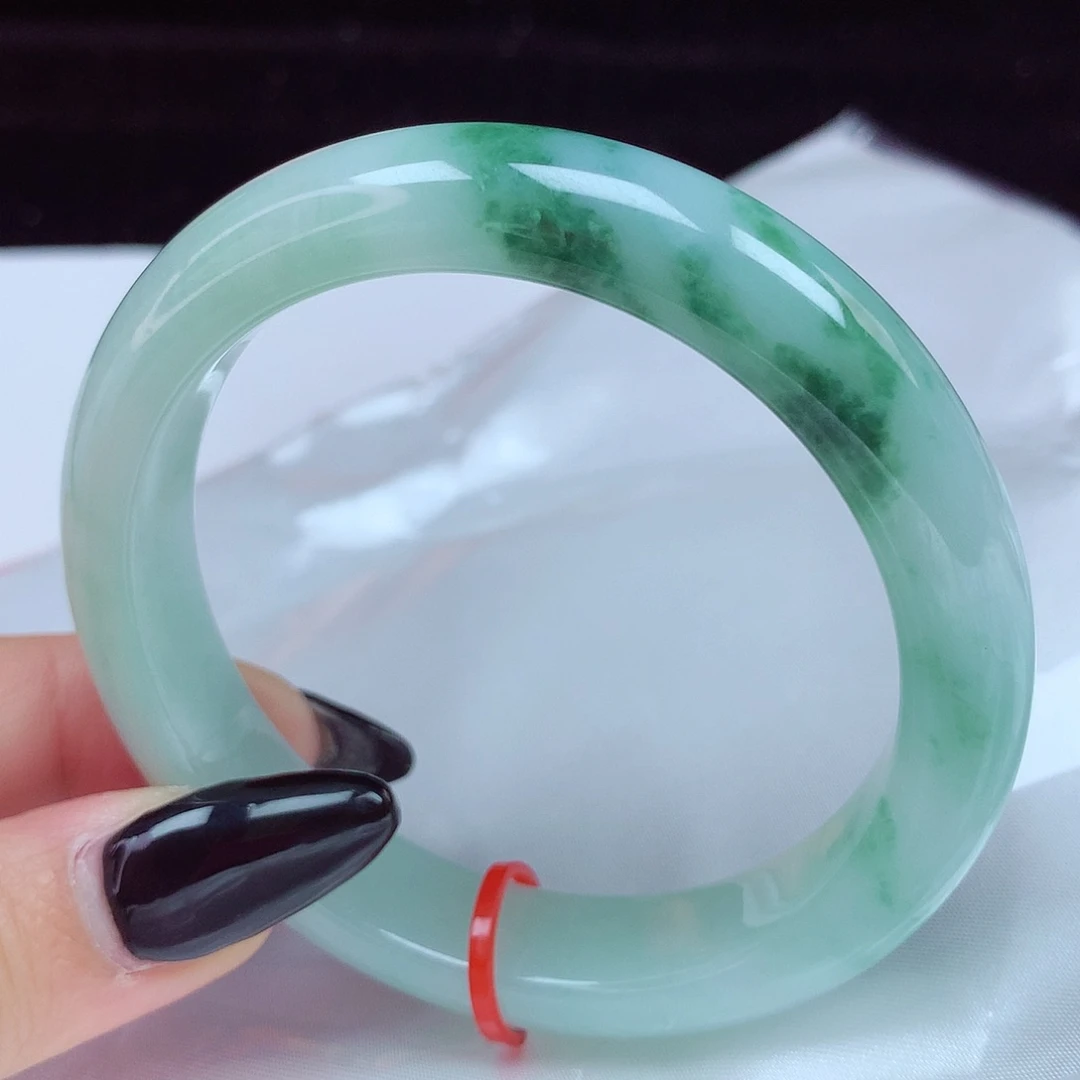 翡翠手镯未镶嵌57圈