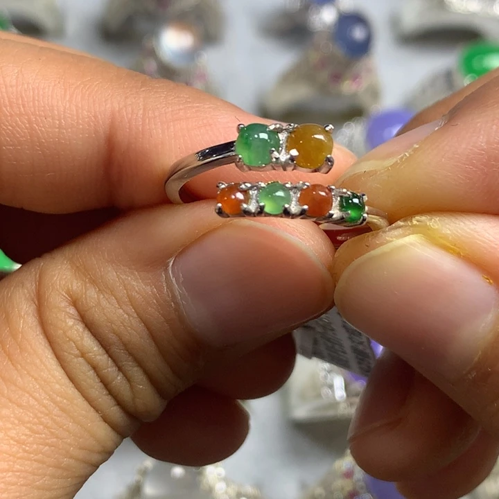 翡翠未镶嵌戒指银托镶嵌，可直接佩戴