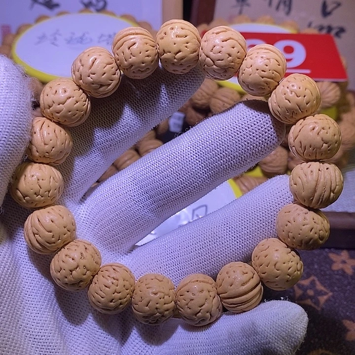 一***店桃核手串顺顺利利85.8。  69