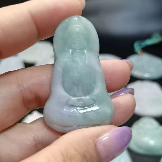 翡翠未镶嵌颈饰观音