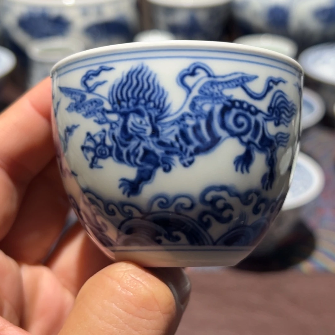 精品青花海水象形龙小缸杯口径约6.5厘米