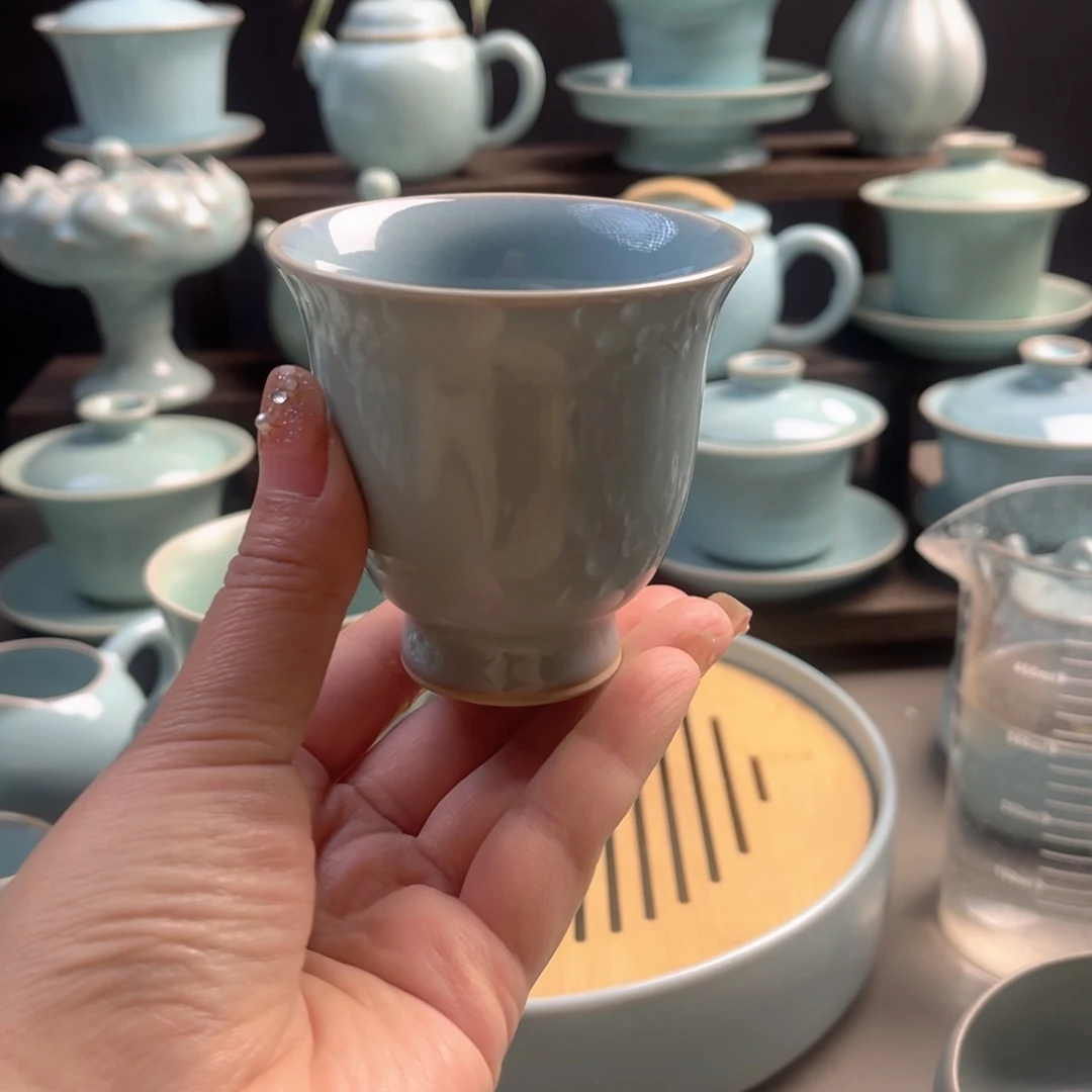 瓷天青釉高足铃铛杯精品