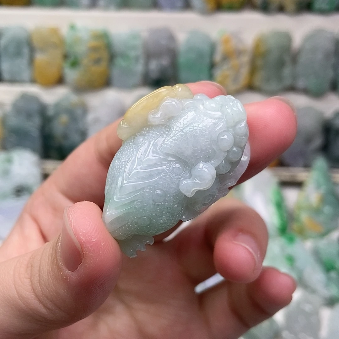 翡翠未镶嵌吊坠(赠链)