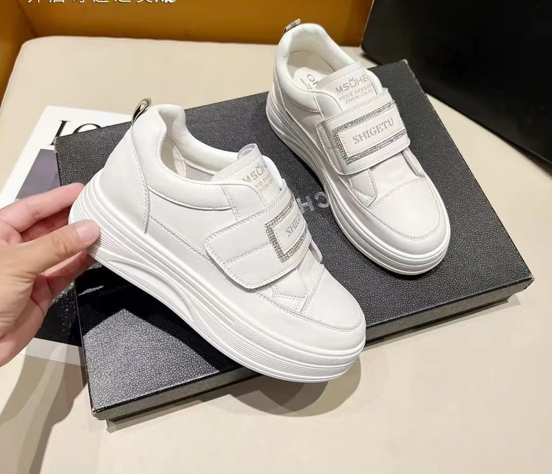 【华小姐】春季新款时尚潮流圆头厚底透气百搭休闲鞋8818