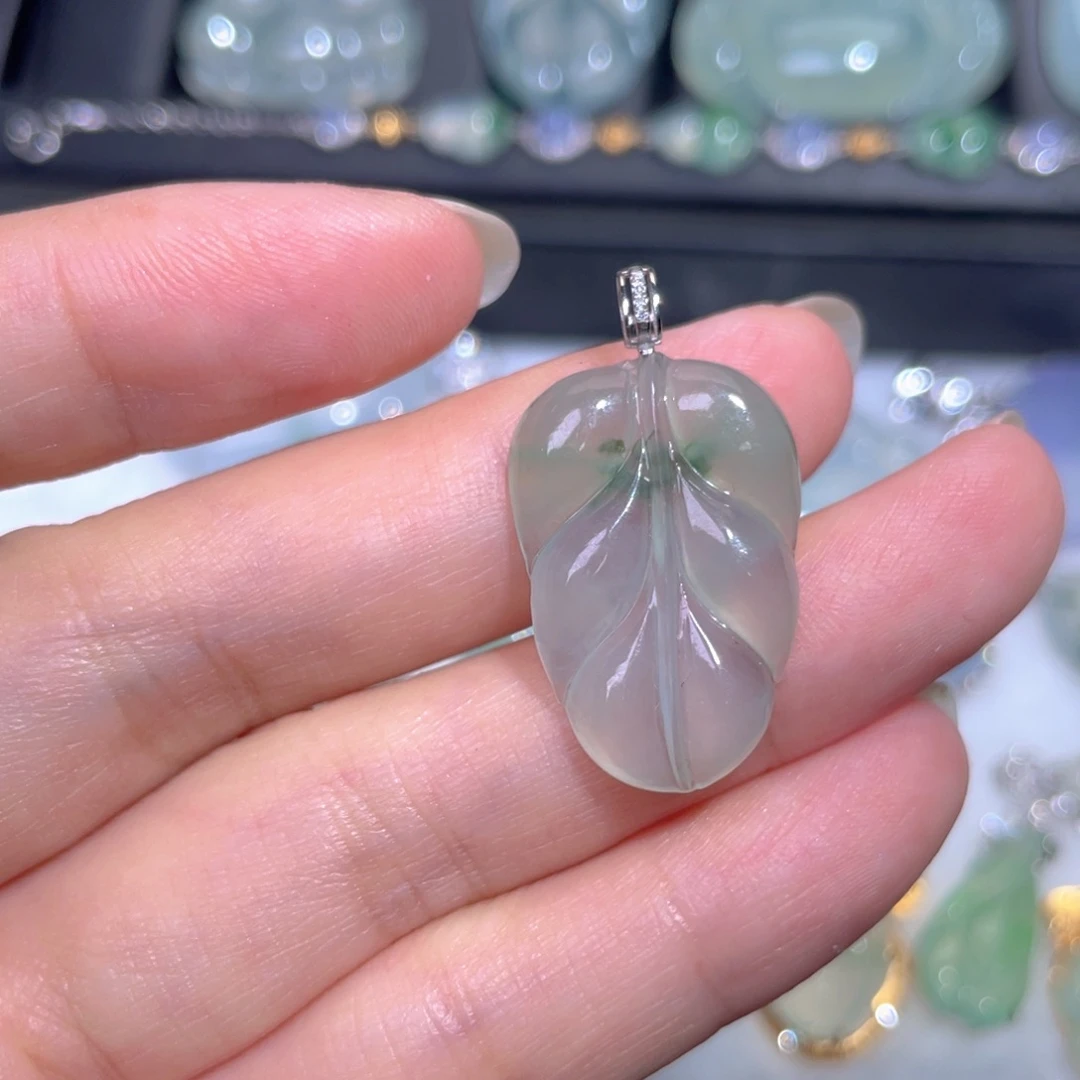 颈饰18K金镶嵌翡翠翡翠