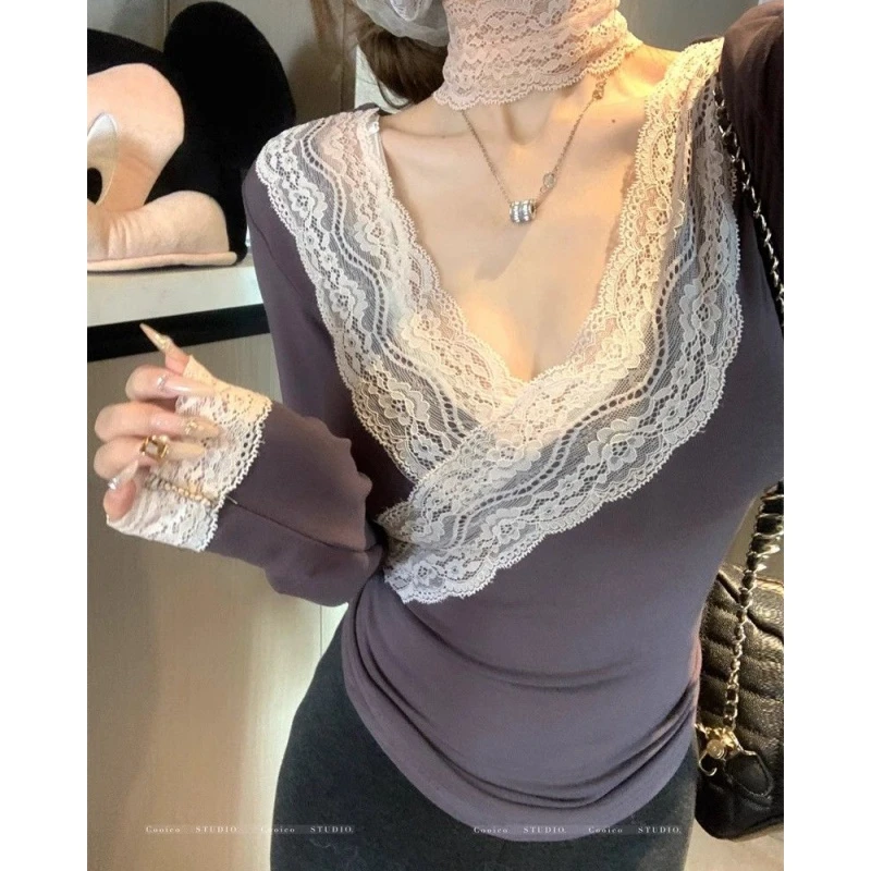 设计感挂脖蕾丝拼接v领长袖上衣秋冬新款修身显瘦德绒磨毛百搭T恤