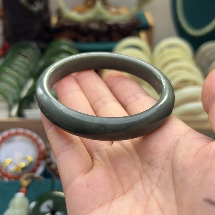 和田玉手镯未镶嵌60.8圈围8183