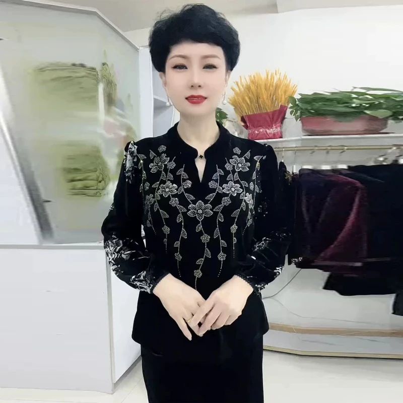 902时尚妈妈丝绒烫钻小衫秋季新款大码v领遮肉显瘦烧花袖套头上衣