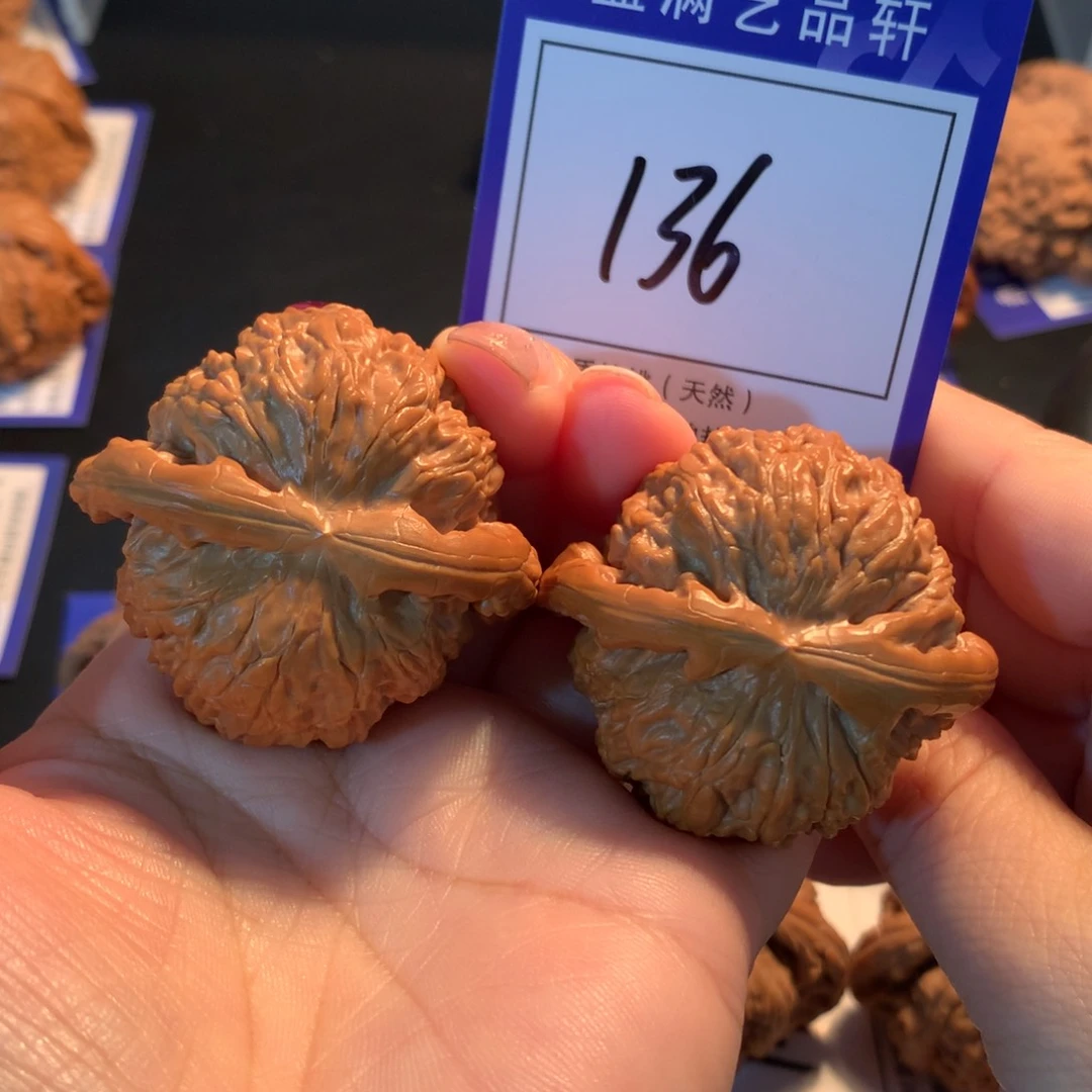 文玩核桃把件不136白狮子4.5