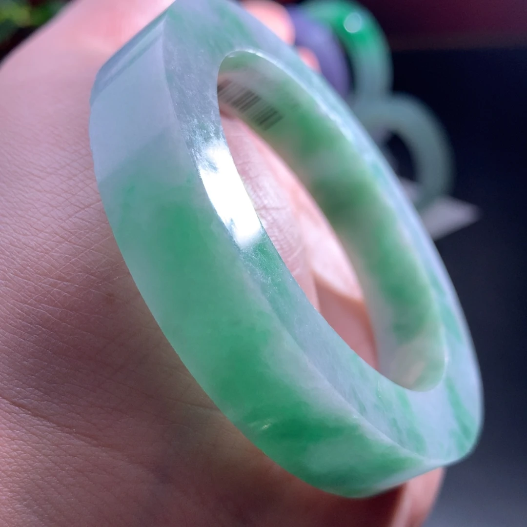 未镶嵌翡翠手镯定制翡翠