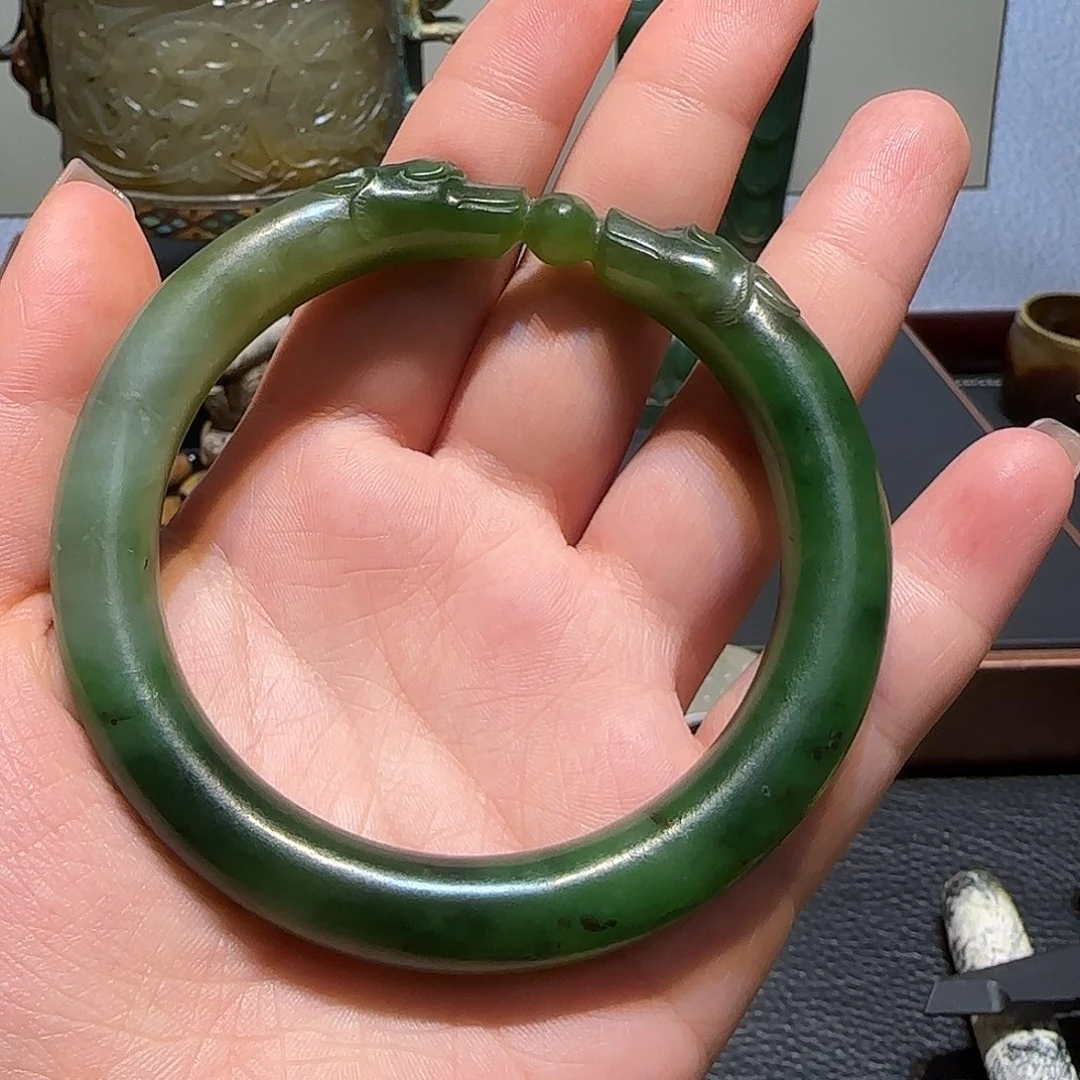 和田玉未镶嵌车挂狼**涯