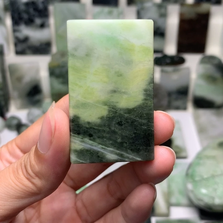 独山玉未镶嵌颈饰